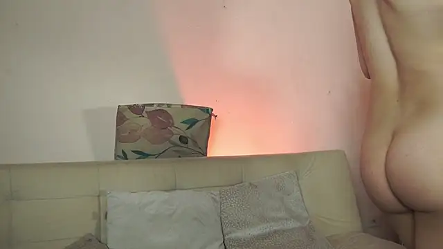 Snapshot of roselinedior chatting on March 2025 06:42:02 PM roselinedior online show from March 2025 06:42:02 PM