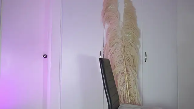 Snapshot of roselinedior chatting on October 2025 01:53:02 PM roselinedior online show from October 2025 01:53:02 PM