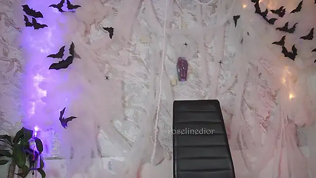 Snapshot of roselinedior chatting on October 2025 12:05:01 PM roselinedior online show from October 2025 12:05:01 PM