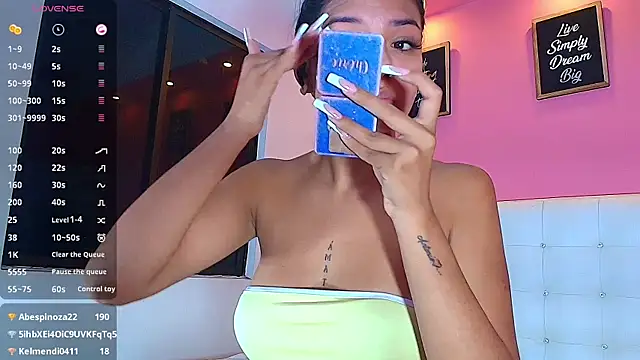 Snapshot of daddyissuesss_ chatting on February 2025 07:32:02 PM daddyissuesss online show from February 2025 07:32:02 PM