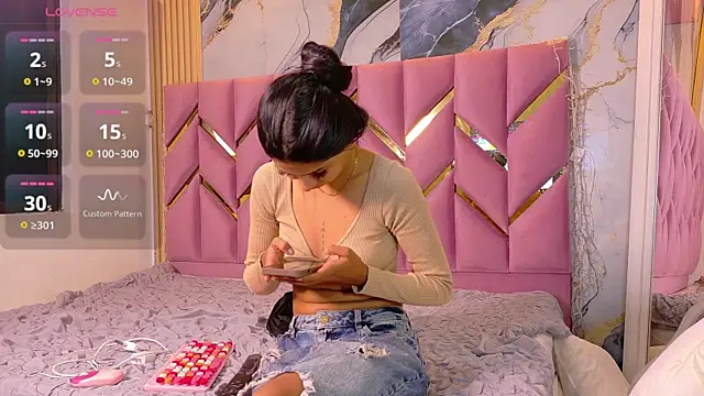 Snapshot of daddyissuesss_ chatting on October 2025 07:34:02 PM daddyissuesss online show from October 2025 07:34:02 PM