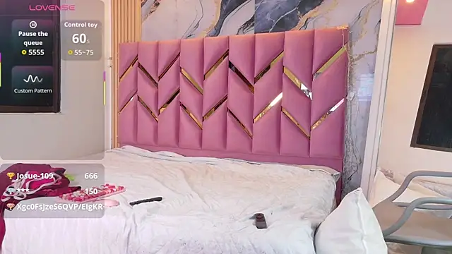 Snapshot of daddyissuesss_ chatting on October 2025 07:36:02 PM daddyissuesss online show from October 2025 07:36:02 PM