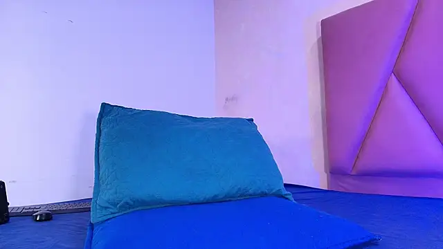 arl chloee online show from September 2025 03:10:01 AM