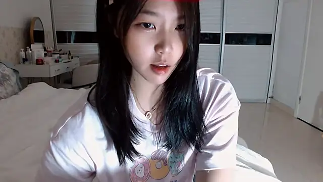 Snapshot of -Lucky_Girl chatting on October 2025 02:07:02 PM -Lucky Girl online show from October 2025 02:07:02 PM