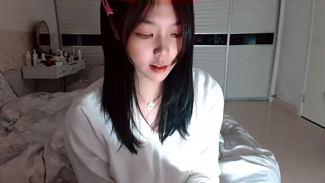 Snapshot of -Lucky_Girl chatting on October 2025 08:04:02 AM -Lucky Girl online show from October 2025 08:04:02 AM