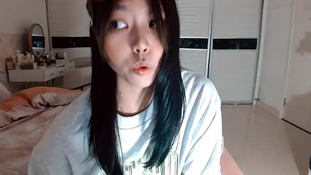 Snapshot of -Lucky_Girl chatting on November 2025 02:05:02 PM -Lucky Girl online show from November 2025 02:05:02 PM