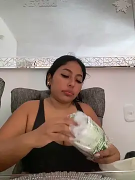 emmyjhonson07 online show from December 2024 02:30:01 PM