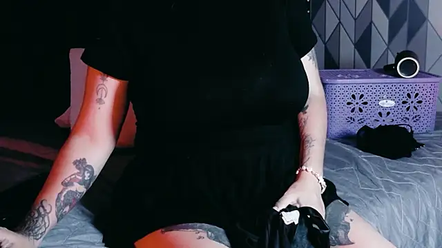 shybutdirtygirrll online show from October 2025 07:23:02 PM