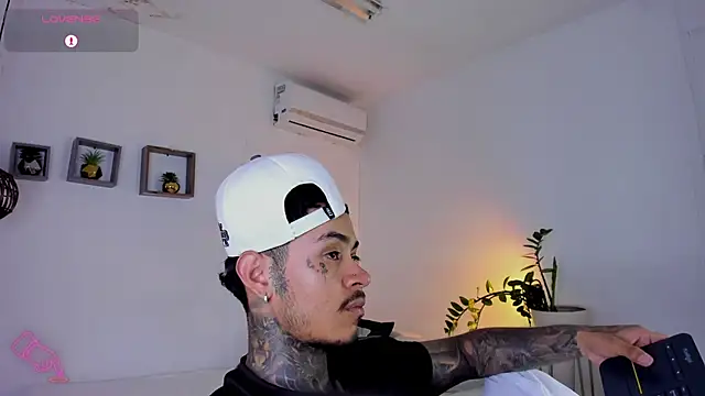 Snapshot of JordanSmiith_ chatting on February 2025 11:09:02 PM JordanSmiith online show from February 2025 11:09:02 PM