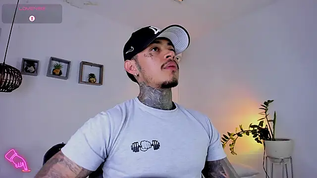 Snapshot of JordanSmiith_ chatting on February 2025 08:24:01 PM JordanSmiith online show from February 2025 08:24:01 PM