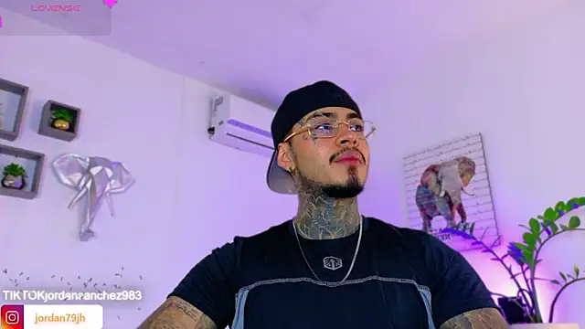 JordanSmiith  online show from April 2026 08:07:02 PM