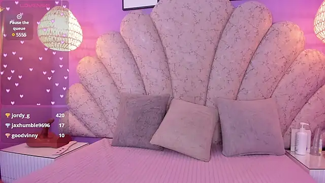 chloe watson  online show from December 2024 11:43:02 PM