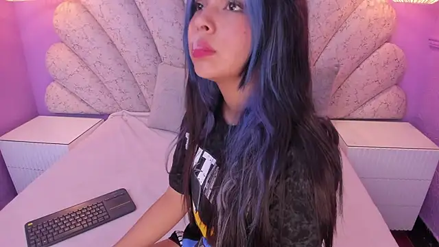 chloe watson  online show from December 2024 11:13:02 PM