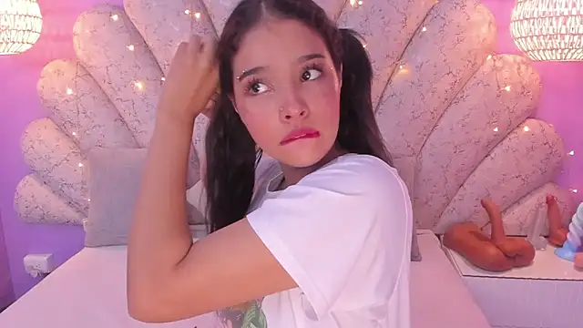 chloe watson  online show from March 2025 08:07:02 PM