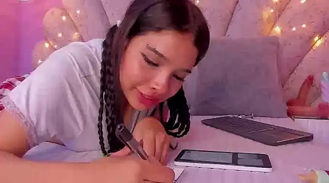 chloe watson  online show from March 2025 02:25:01 AM