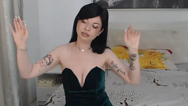 Snapshot of naughtymommy666 chatting on June 2026 01:17:02 PM naughtymommy666 online show from June 2026 01:17:02 PM