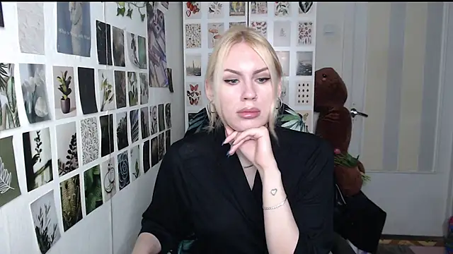 Snapshot of CapriScorpion chatting on June 2026 01:57:02 PM CapriScorpion online show from June 2026 01:57:02 PM