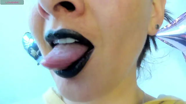 queen fetish online show from May 2026 07:00:01 PM