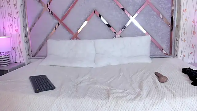 eva loreti online show from February 2025 06:08:02 AM