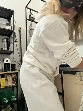 LadyScarlett-xk online show from December 2024 08:20:01 AM