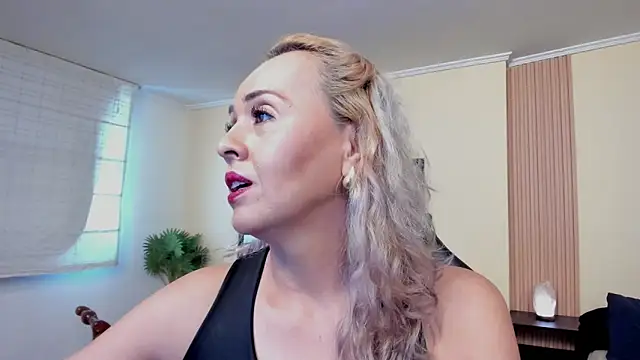 Snapshot of maylin_yung chatting on September 2025 11:55:01 AM maylin yung online show from September 2025 11:55:01 AM
