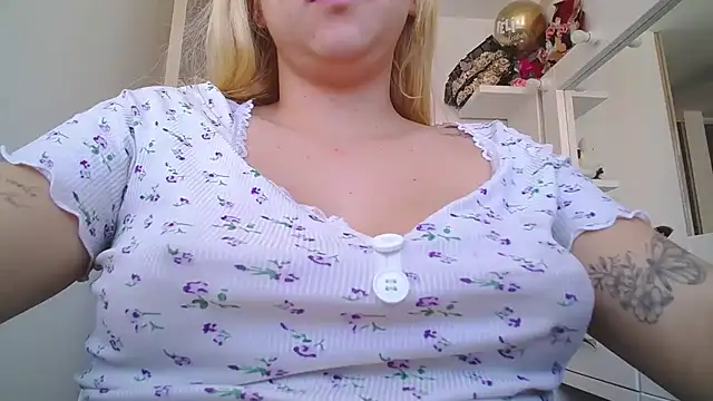 Snapshot of Barbie_girl_69 chatting on February 2026 04:07:02 PM Barbie girl 69 online show from February 2026 04:07:02 PM