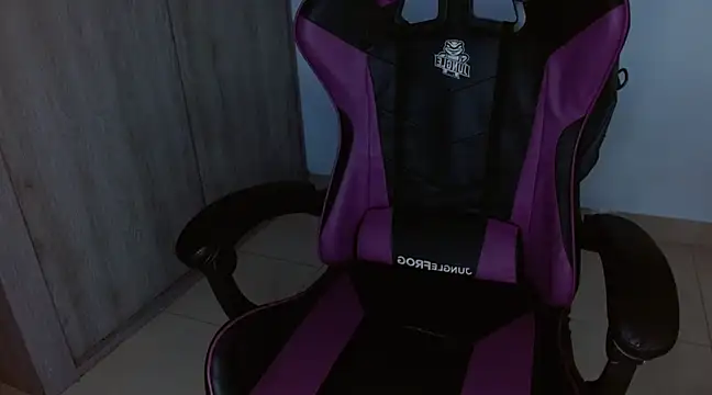 Snapshot of Sisoyalejo420 chatting on December 2024 05:21:01 AM Sisoyalejo420 online show from December 2024 05:21:01 AM