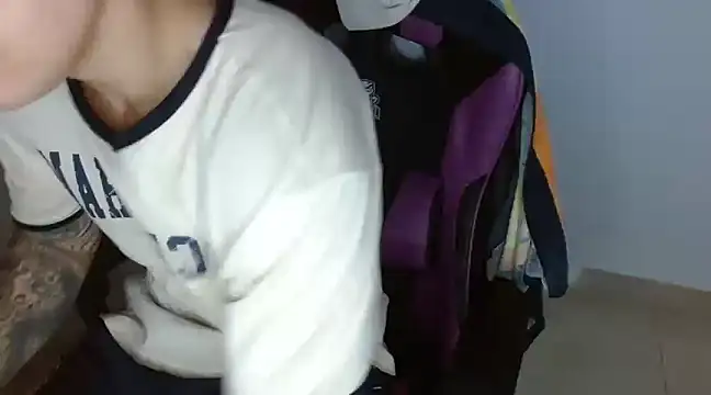 Snapshot of Sisoyalejo420 chatting on December 2024 09:28:02 PM Sisoyalejo420 online show from December 2024 09:28:02 PM