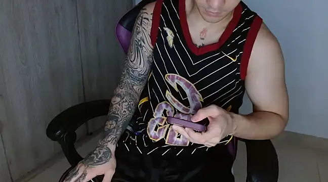 Snapshot of Sisoyalejo420 chatting on January 2025 10:55:02 PM Sisoyalejo420 online show from January 2025 10:55:02 PM