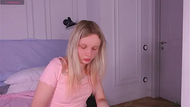 Snapshot of Beatrica_Klein chatting on December 2024 02:19:02 PM Beatrica Klein online show from December 2024 02:19:02 PM