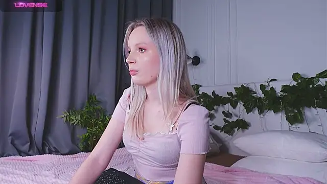 Snapshot of Beatrica_Klein chatting on March 2025 04:11:02 PM Beatrica Klein online show from March 2025 04:11:02 PM