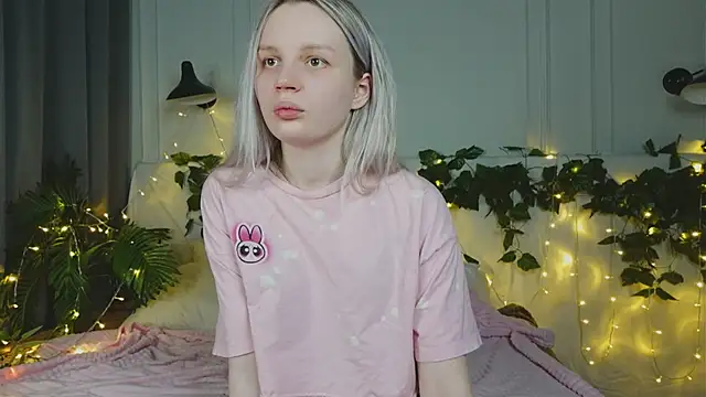 Snapshot of Beatrica_Klein chatting on March 2025 03:35:02 PM Beatrica Klein online show from March 2025 03:35:02 PM