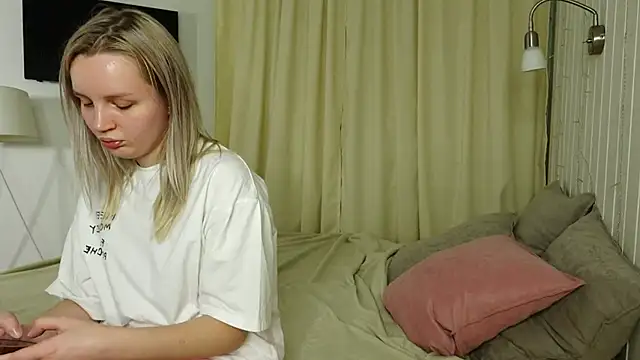 Beatrica Klein online show from October 2025 02:27:02 PM