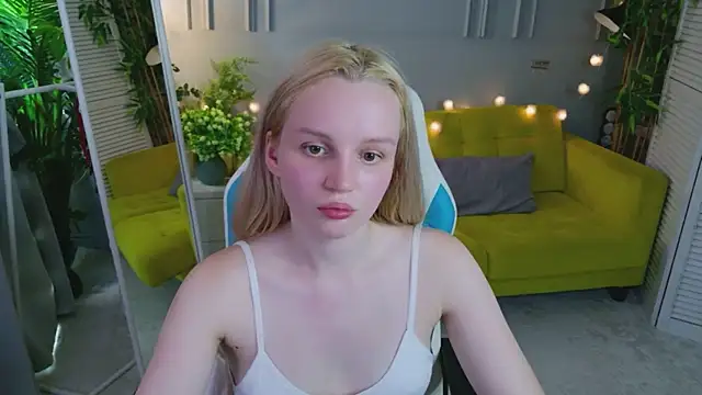 Snapshot of Beatrica_Klein chatting on July 2026 01:58:01 PM Beatrica Klein online show from July 2026 01:58:01 PM
