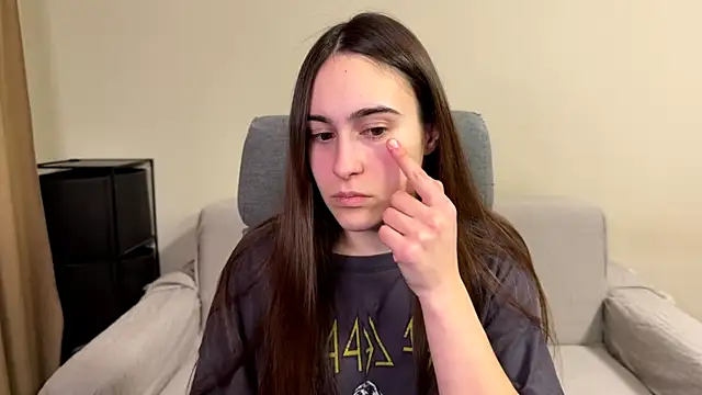 AliceKolltt online show from April 2026 08:09:01 PM