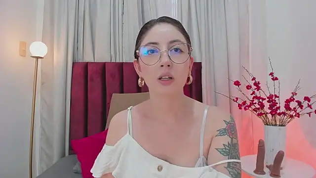 Emilywatsonn online show from December 2024 11:43:02 AM