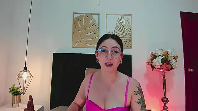Emilywatsonn online show from December 2024 02:16:02 PM