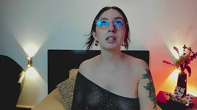 Emilywatsonn online show from December 2024 11:49:02 AM