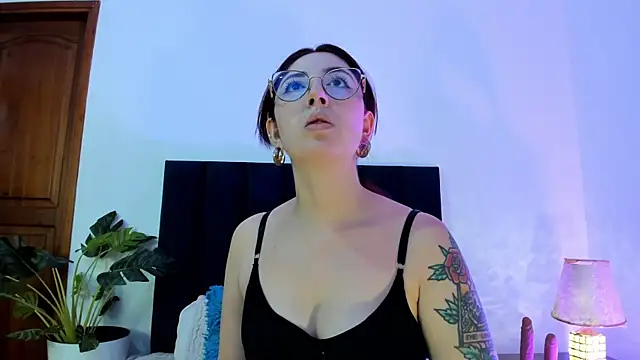 Emilywatsonn online show from January 2025 11:48:01 AM