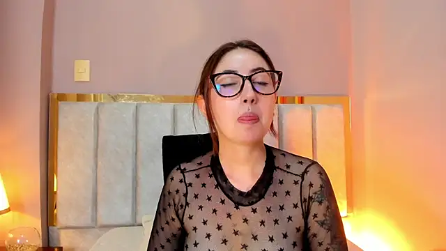 Emilywatsonn online show from November 2025 12:24:01 AM