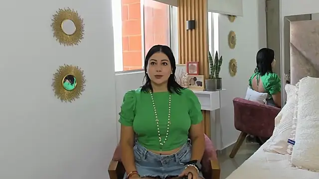 EmilyPeytonn online show from November 2025 01:10:02 PM