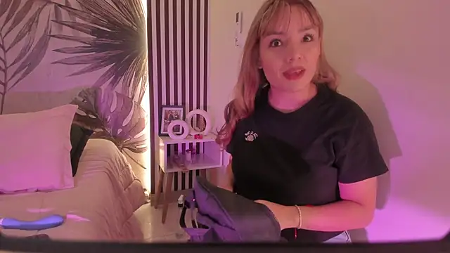 Samaantha-White online show from April 2026 11:43:01 AM