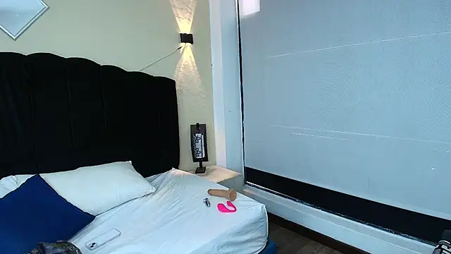 Ambarross online show from October 2025 07:25:02 PM