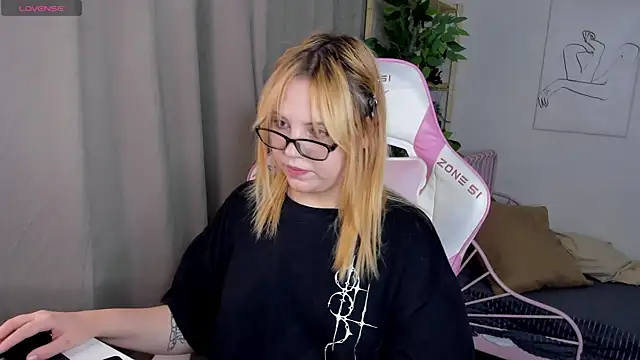 Stacy Luv online show from October 2025 01:17:01 AM