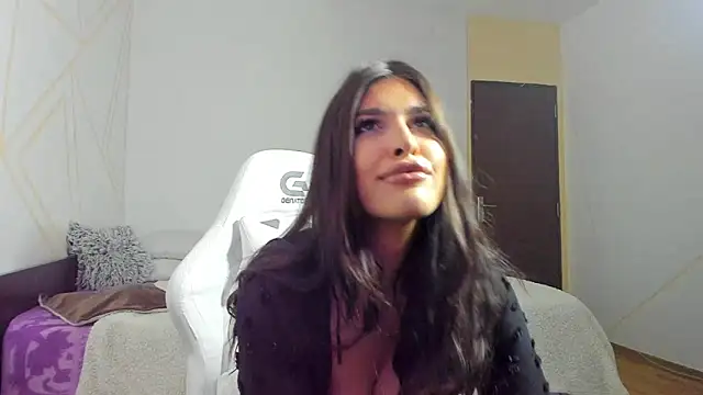 EvaWhisper online show from December 2024 09:39:02 AM