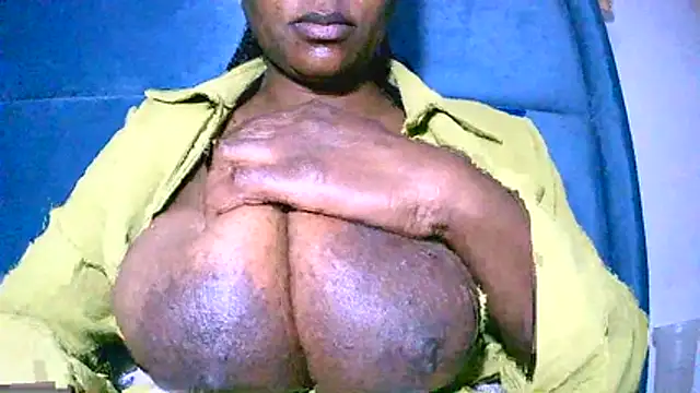 Snapshot of Bustypillows chatting on May 2026 04:25:01 PM Bustypillows online show from May 2026 04:25:01 PM