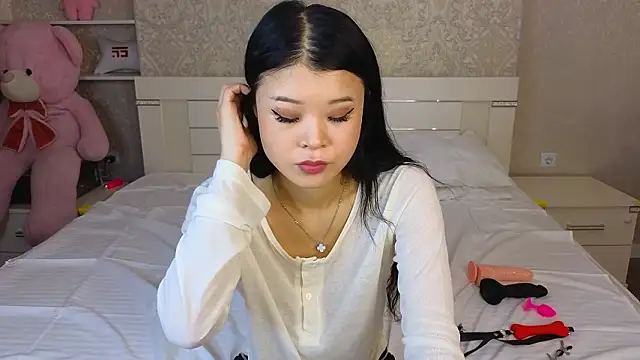 Tina Kim  online show from March 2026 10:18:02 AM