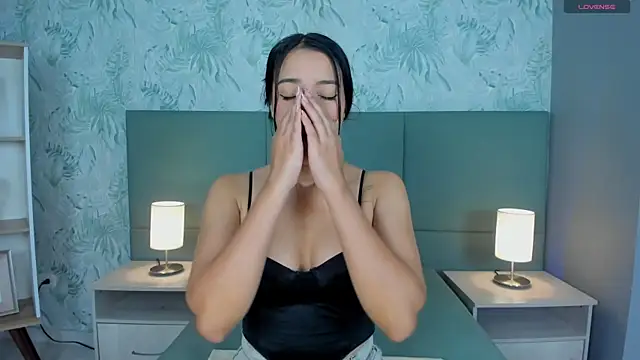 lexiethompson  online show from October 2025 12:04:02 PM