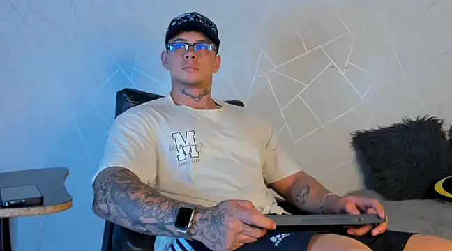 NoahhBrown online show from January 2025 04:25:02 AM