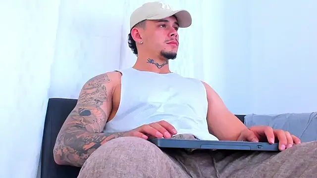 NoahhBrown online show from October 2025 05:37:02 AM